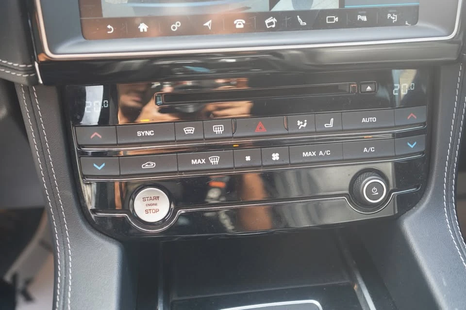 2018 Jaguar F-Pace - Image 17 of 20