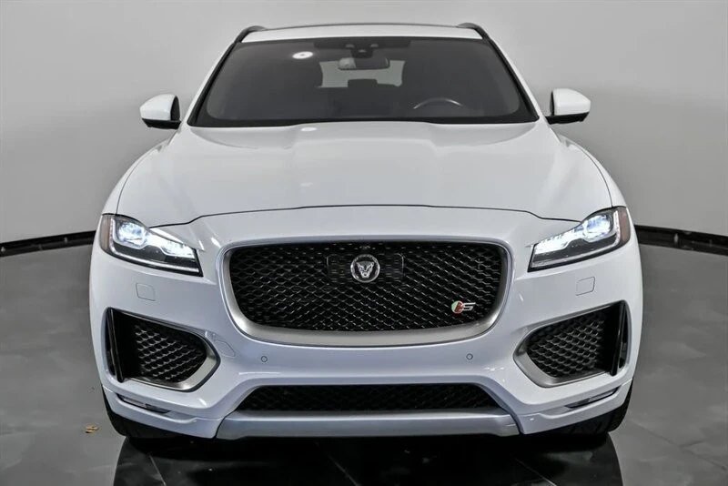 2018 Jaguar F-Pace - Image 4 of 21
