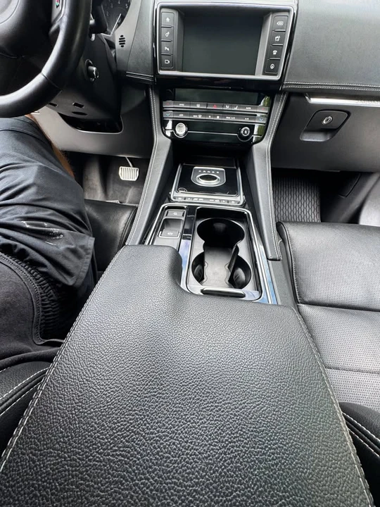 2018 Jaguar F-Pace - Image 11 of 20