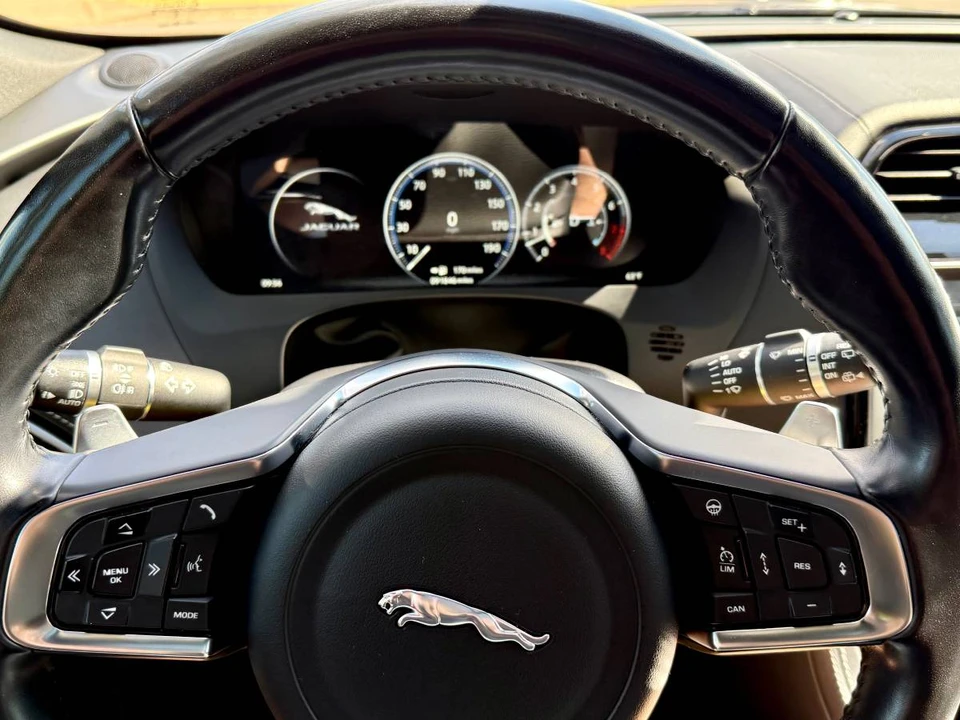 2018 Jaguar F-Pace - Image 10 of 11