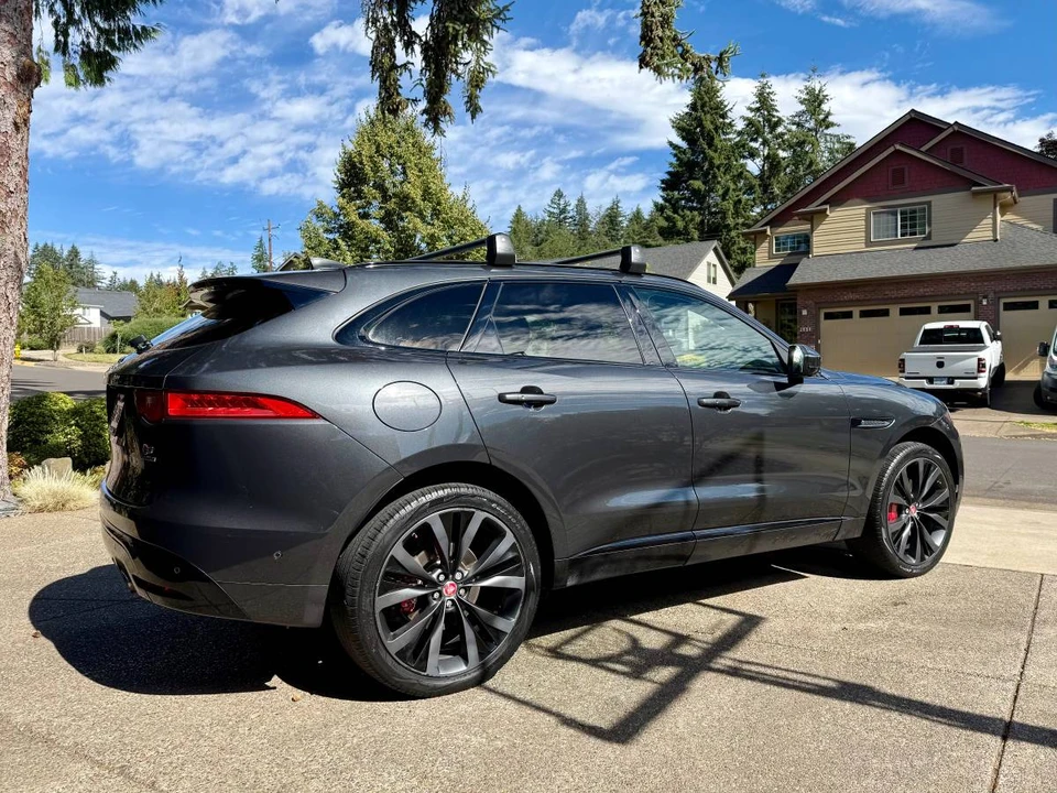 2018 Jaguar F-Pace - Image 2 of 11