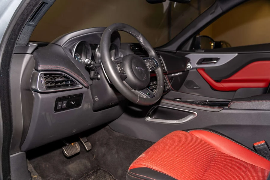 2018 Jaguar F-Pace - Image 15 of 26