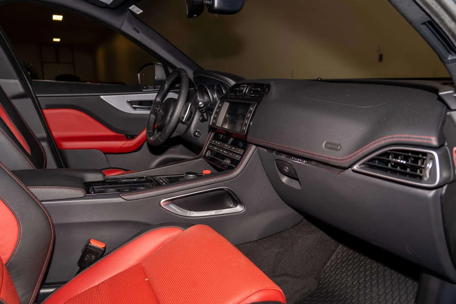 2018 Jaguar F-Pace - Image 14 of 26