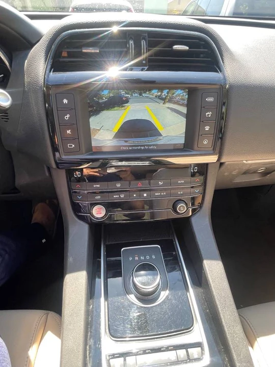 2018 Jaguar F-Pace - Image 16 of 22