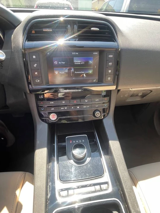 2018 Jaguar F-Pace - Image 15 of 22