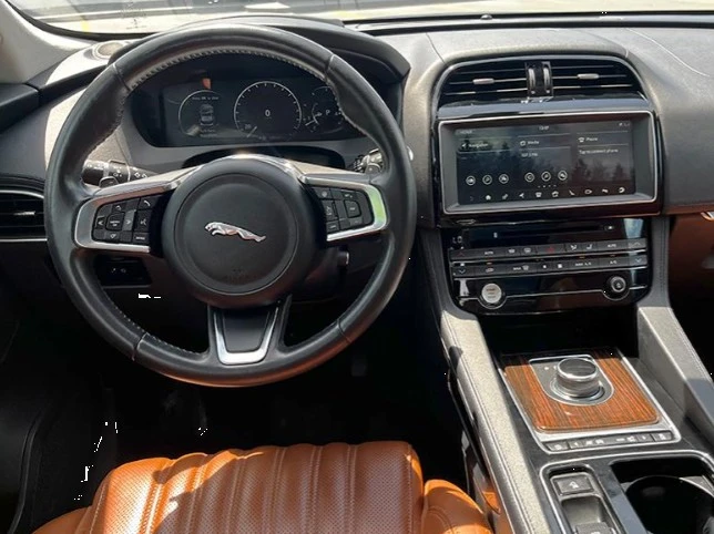 2018 Jaguar F-Pace - Image 2 of 8