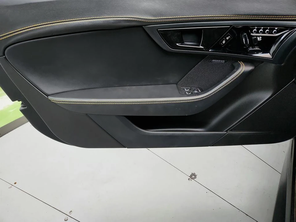 2018 Jaguar - Image 18 of 31