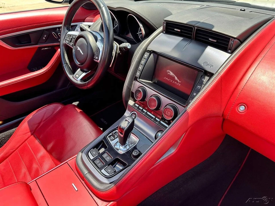 2018 Jaguar - Image 18 of 24