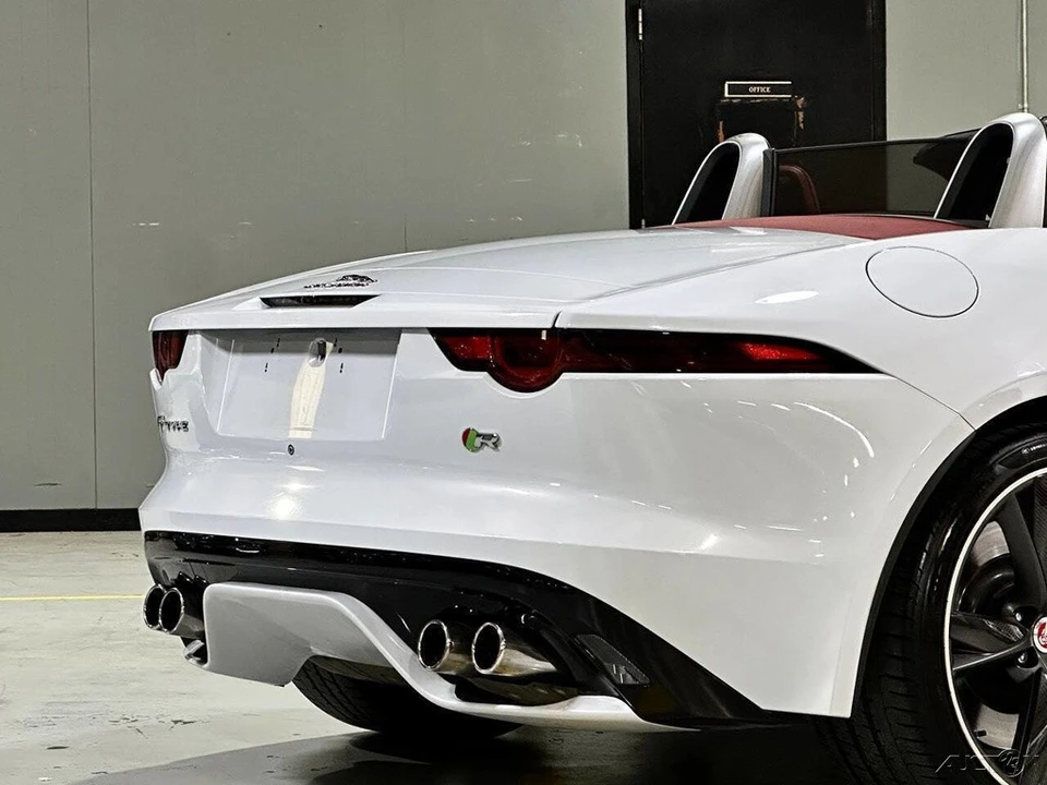 2018 Jaguar - Image 10 of 24