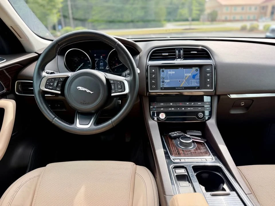 2018 Jaguar F-Pace - Image 14 of 19