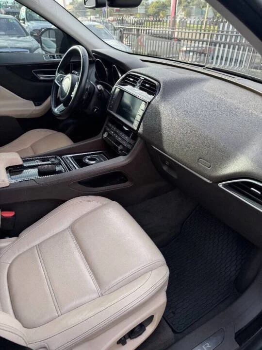 2018 Jaguar F-Pace - Image 9 of 10