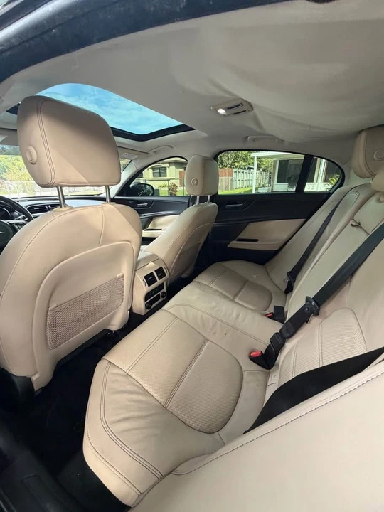 2018 Jaguar XE - Image 6 of 10