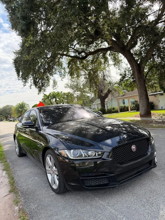 2018 Jaguar XE - Image 3 of 10