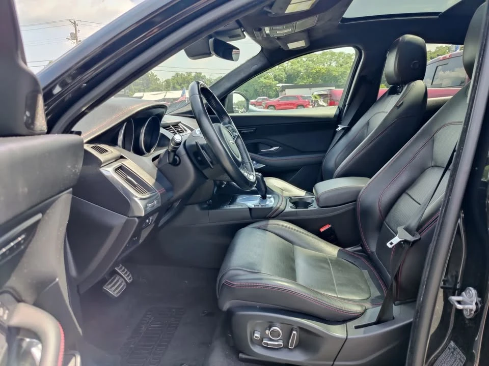 2018 Jaguar XE - Image 10 of 15