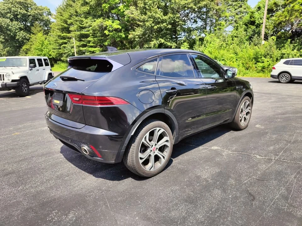 2018 Jaguar XE - Image 5 of 15