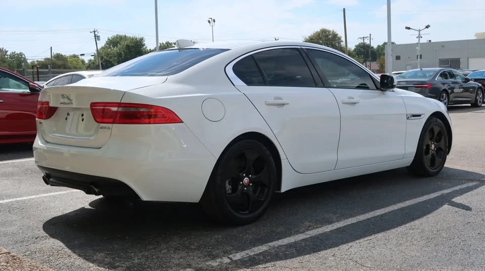 2018 Jaguar XE - Image 14 of 19