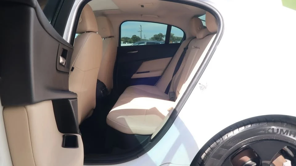 2018 Jaguar XE - Image 18 of 19