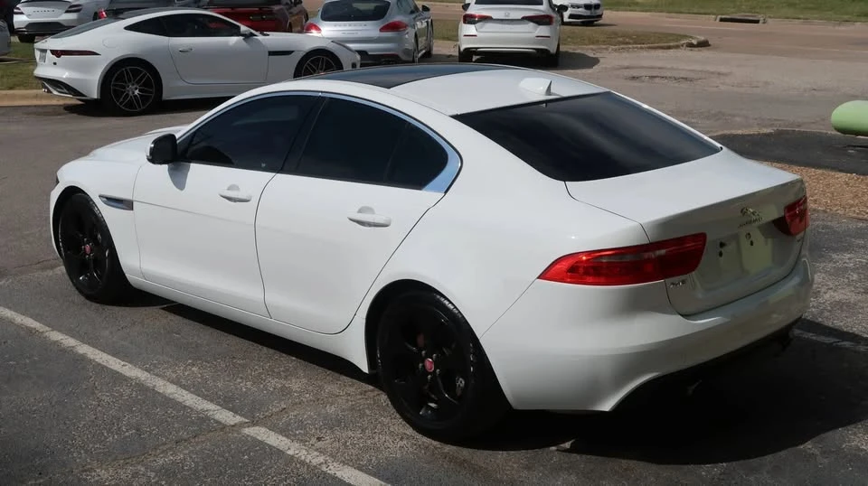 2018 Jaguar XE - Image 12 of 19