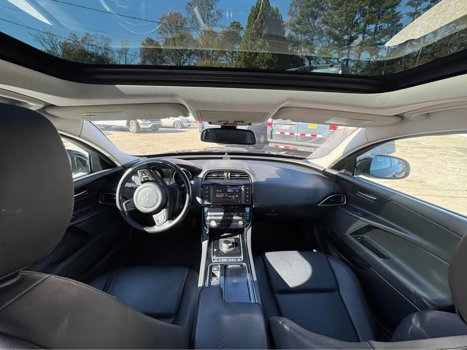 2018 Jaguar XE - Image 10 of 13