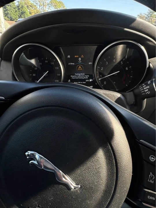 2018 Jaguar XE - Image 12 of 13