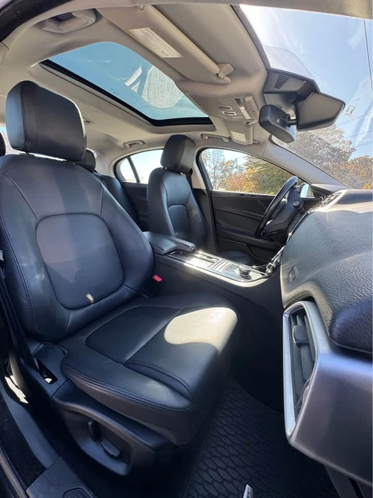 2018 Jaguar XE - Image 8 of 13