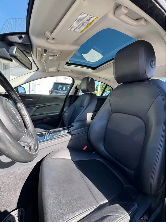2018 Jaguar XE - Image 7 of 13
