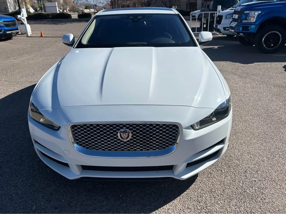 2018 Jaguar XE - Image 4 of 8