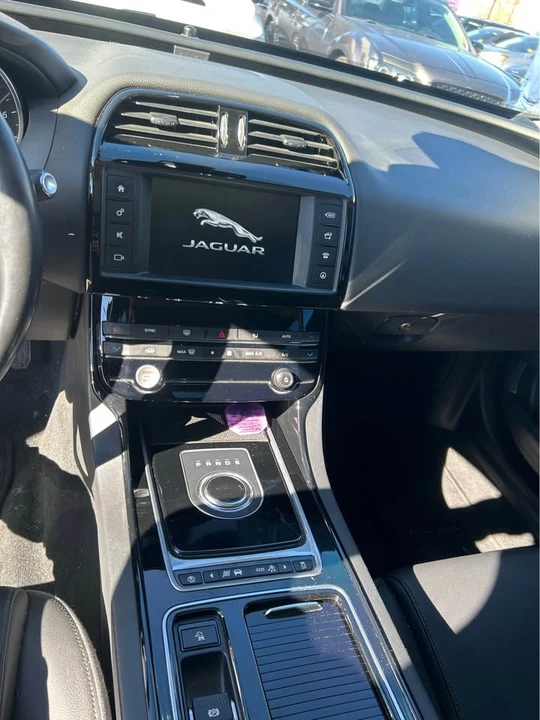 2018 Jaguar XE - Image 8 of 8