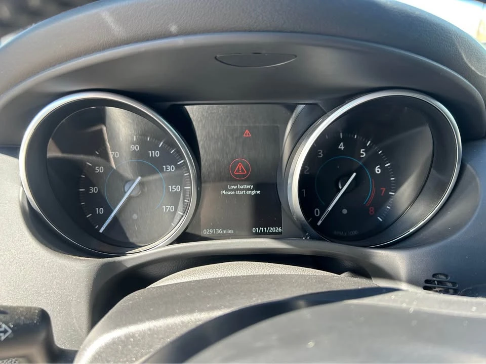 2018 Jaguar XE - Image 7 of 8