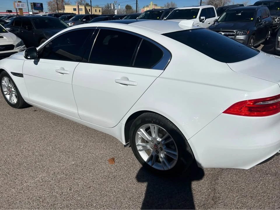 2018 Jaguar XE - Image 6 of 8