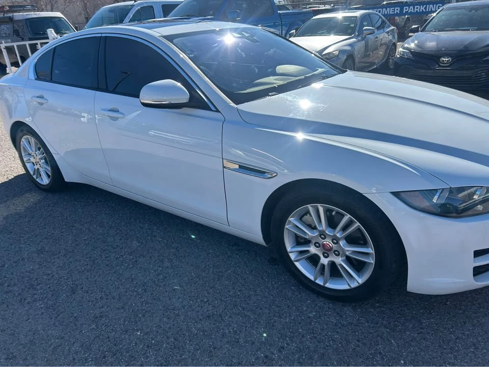 2018 Jaguar XE - Image 5 of 8
