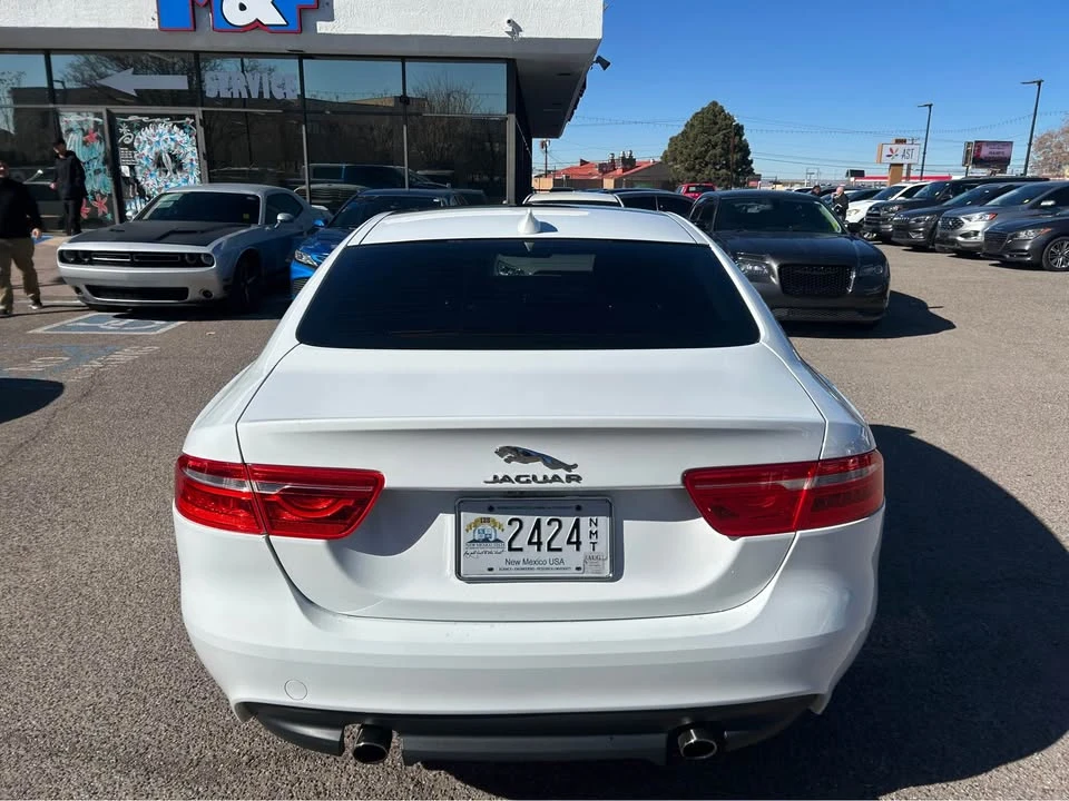 2018 Jaguar XE - Image 3 of 8