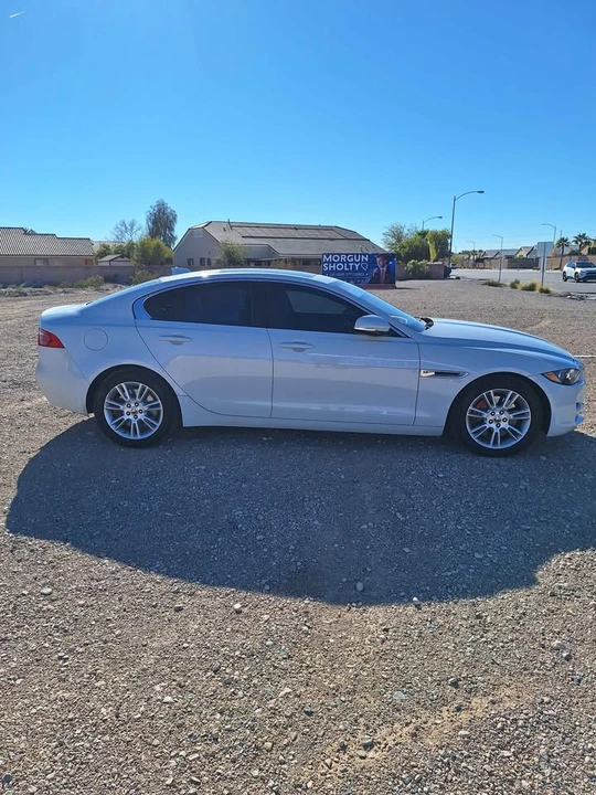 2018 Jaguar XE - Image 3 of 4