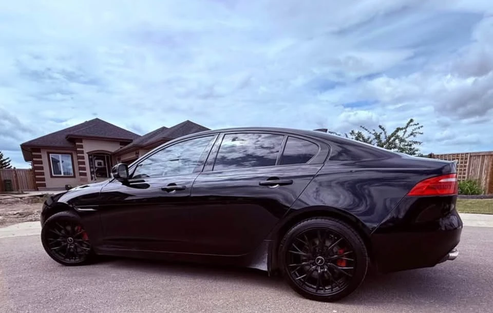 2018 Jaguar XE - Image 2 of 10