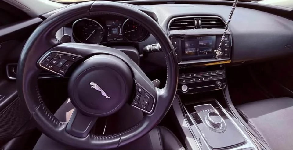 2018 Jaguar XE - Image 4 of 10