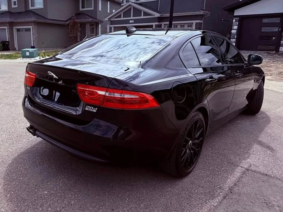 2018 Jaguar XE - Image 8 of 10