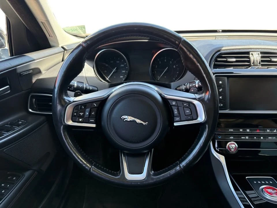 2018 Jaguar XE - Image 10 of 15