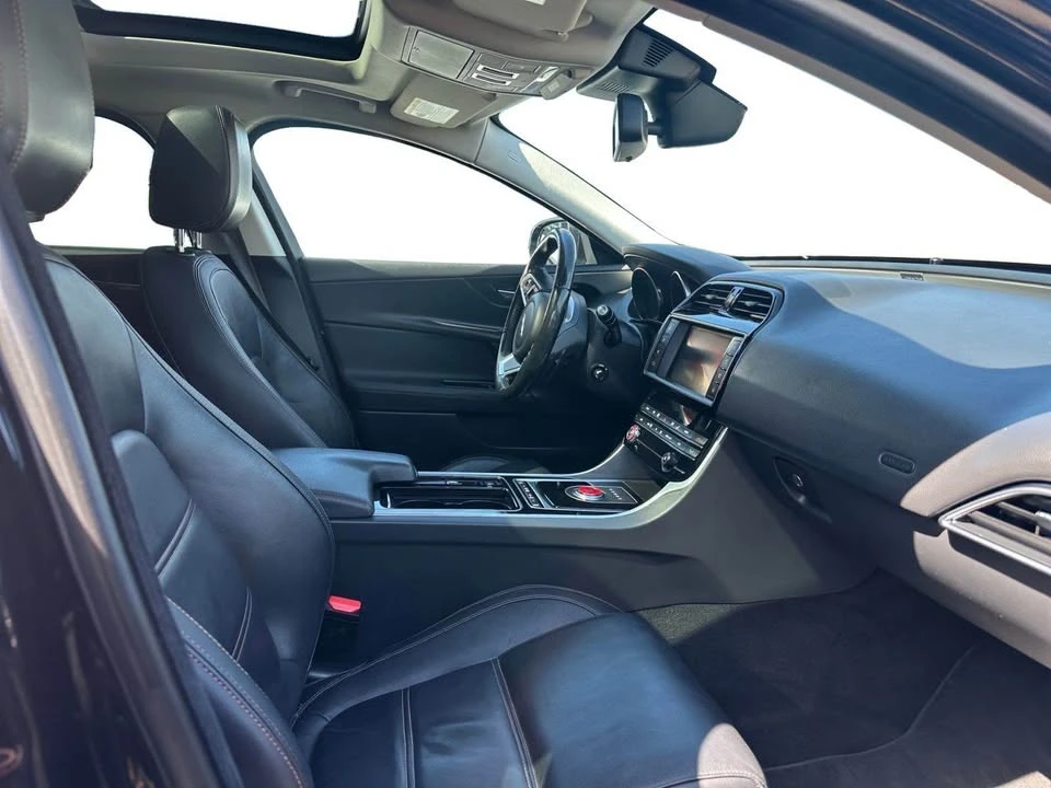 2018 Jaguar XE - Image 9 of 15