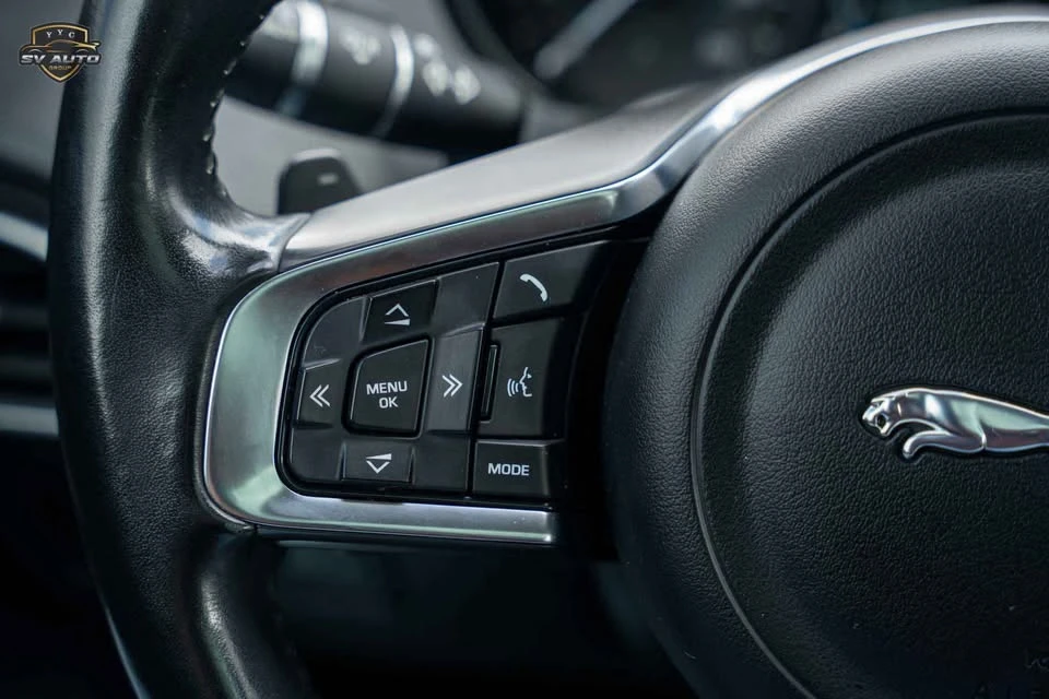 2018 Jaguar XE - Image 17 of 18