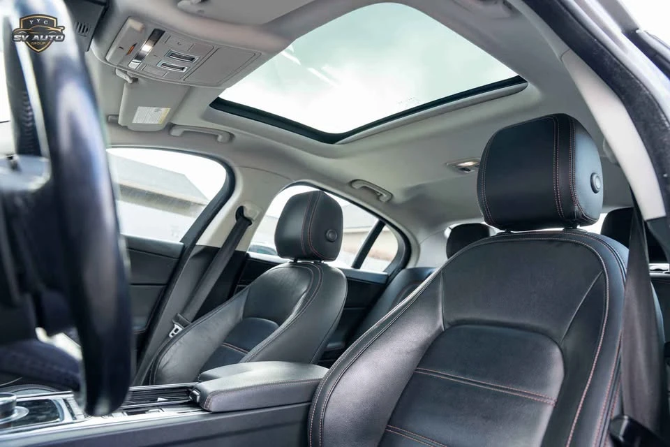 2018 Jaguar XE - Image 7 of 18