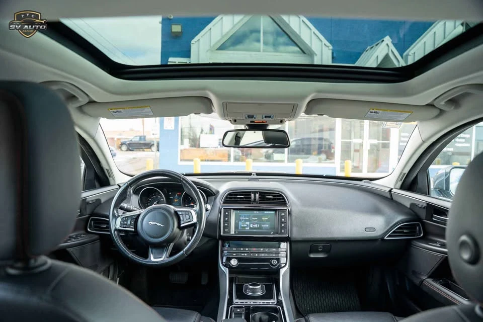 2018 Jaguar XE - Image 18 of 18