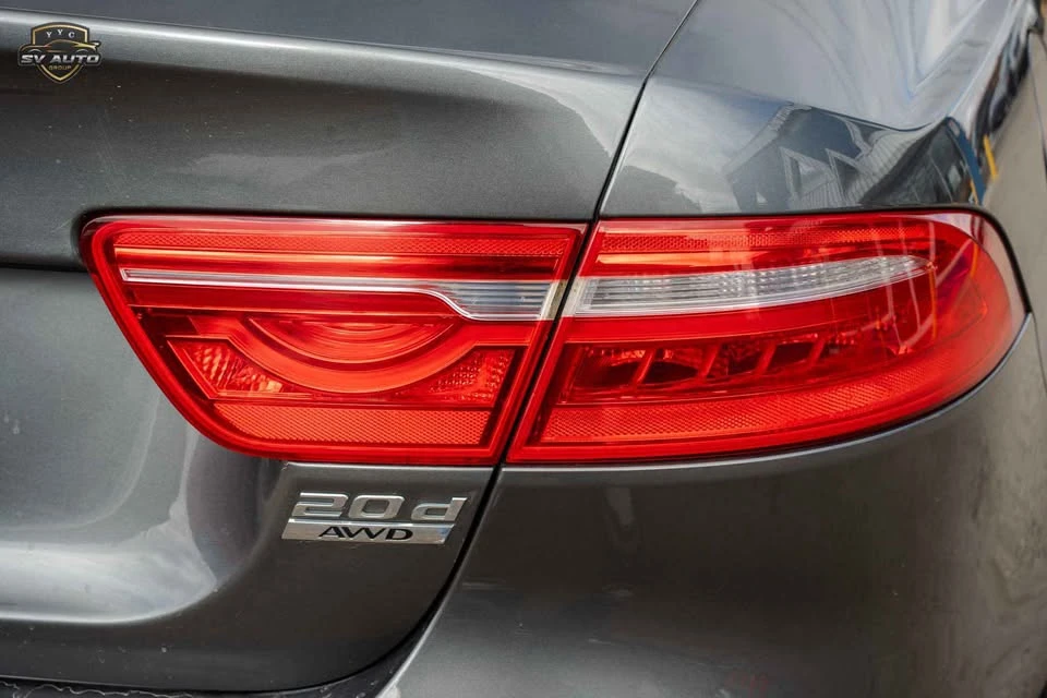 2018 Jaguar XE - Image 10 of 18