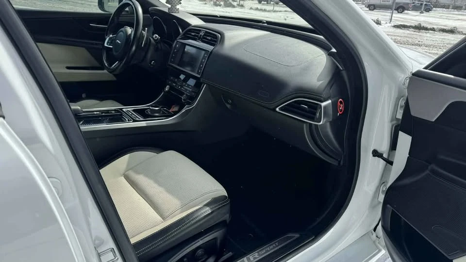 2018 Jaguar XE - Image 16 of 20