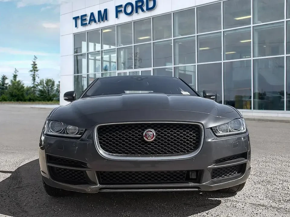 2018 Jaguar XE - Image 2 of 17