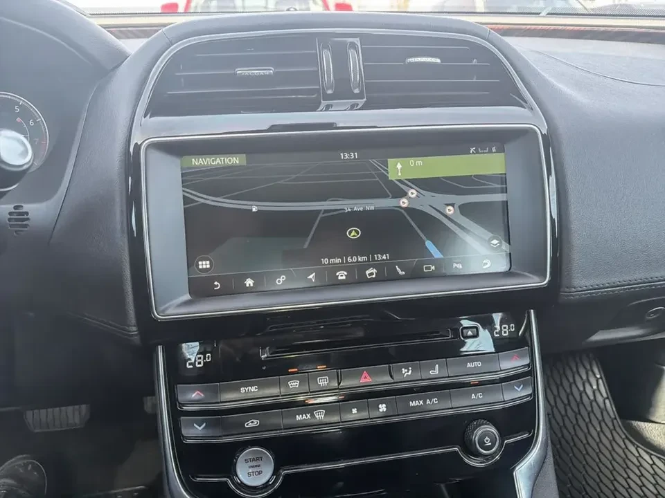 2018 Jaguar XE - Image 15 of 17