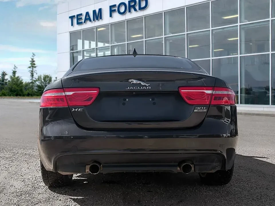 2018 Jaguar XE - Image 5 of 17