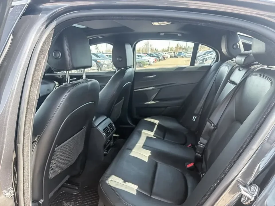 2018 Jaguar XE - Image 12 of 17