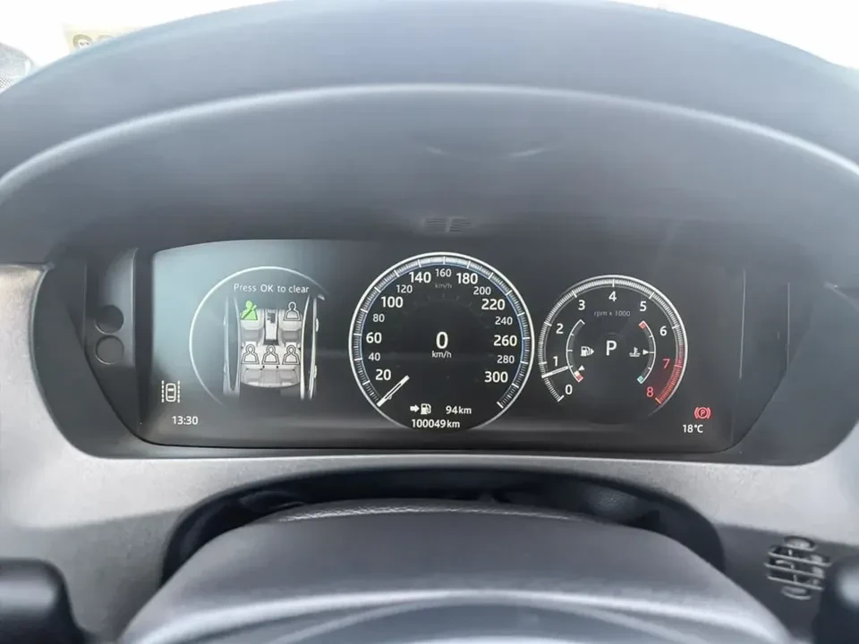 2018 Jaguar XE - Image 11 of 17