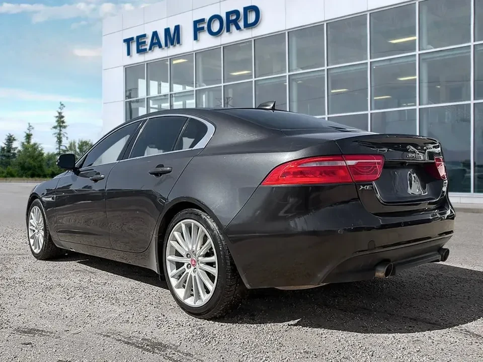 2018 Jaguar XE - Image 4 of 17