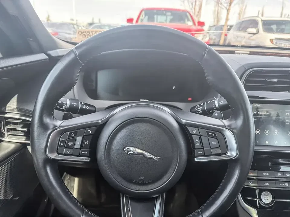 2018 Jaguar XE - Image 10 of 17